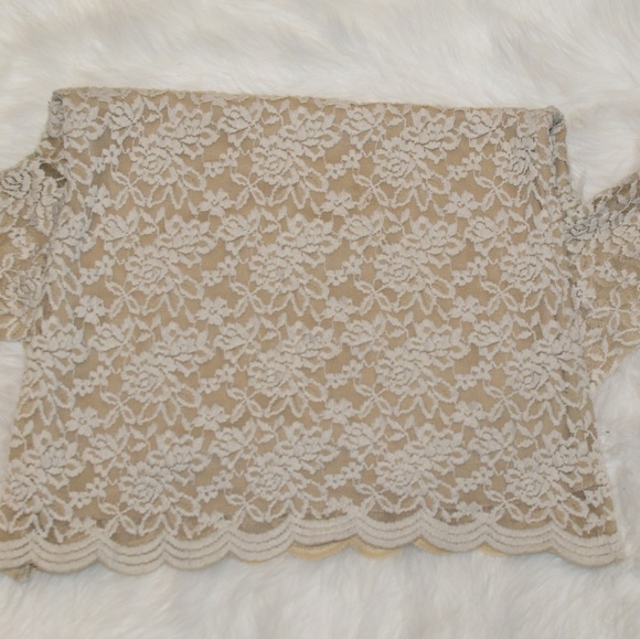 Lace top. - Picture 2 of 4